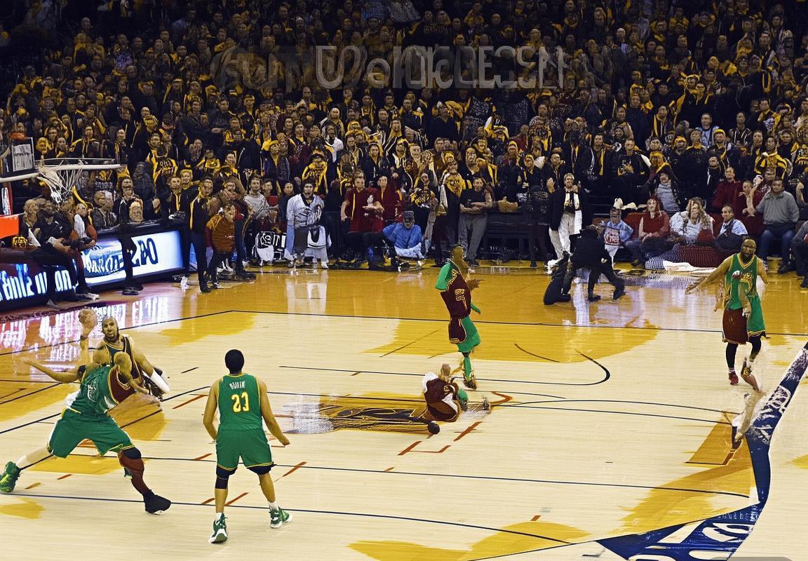 2015-16NBA赛季：勇士与骑士传奇对决回顾